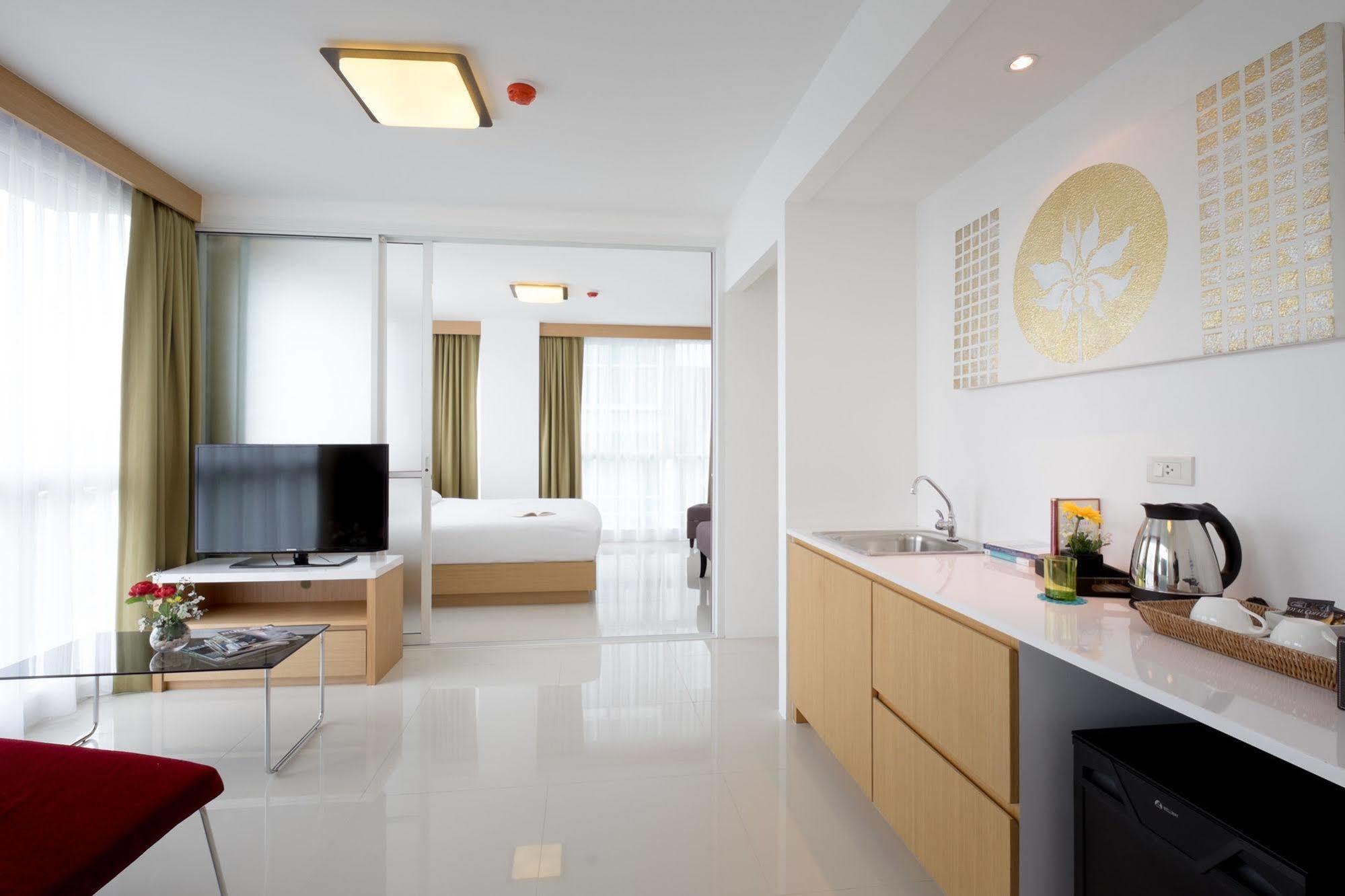 Modern Thai Suites Phuket Eksteriør bilde